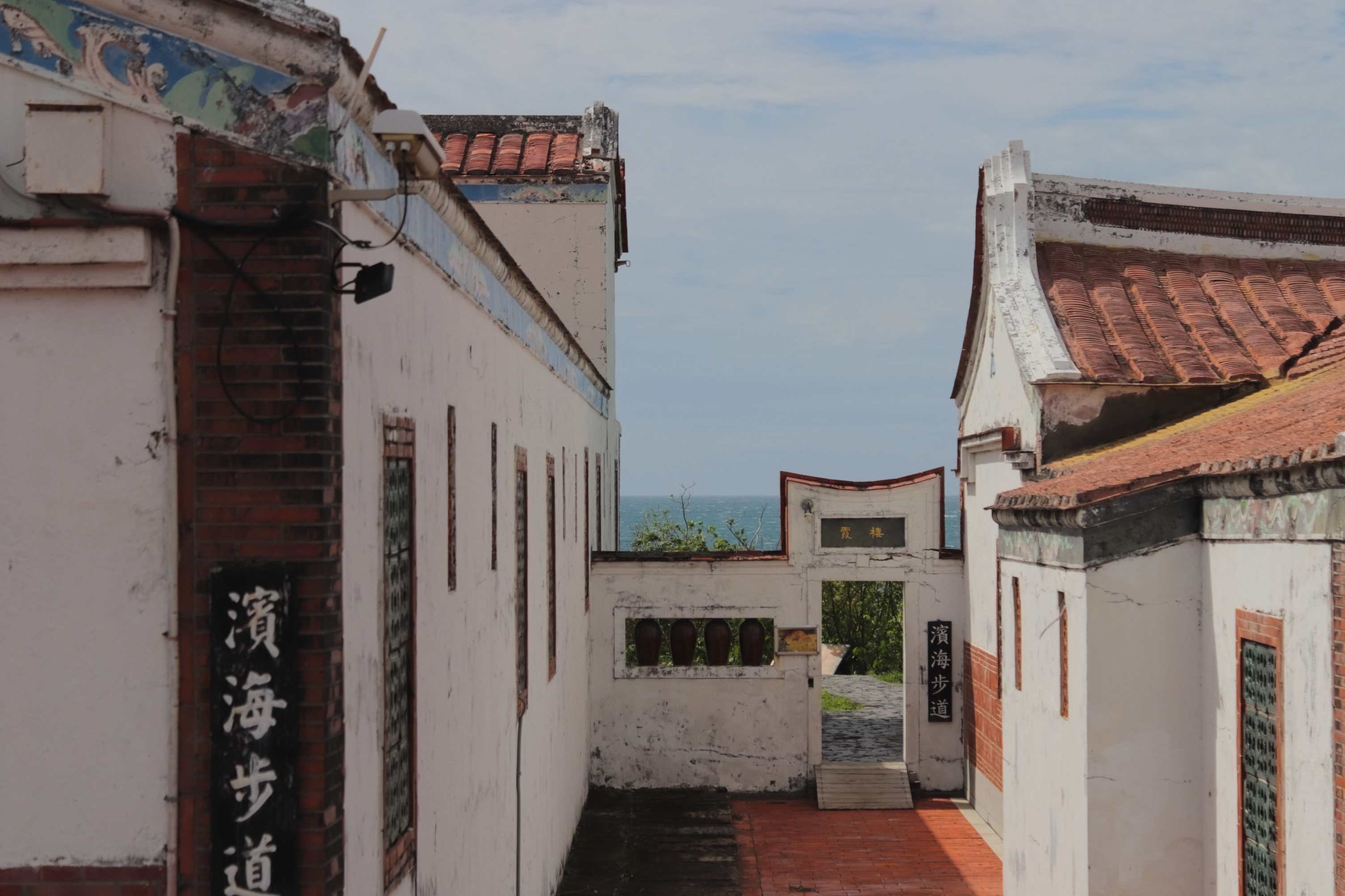 My favourite thing in Kenting was wandering around this accomodation complex built in a traditional Minnan style. It was very empty and weird but I guess it fills up with school trips sometimes.